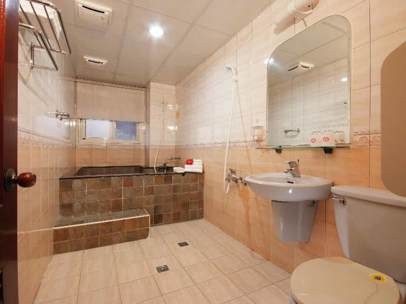 טאיפיי Pink Lotus Hotel מראה חיצוני תמונה